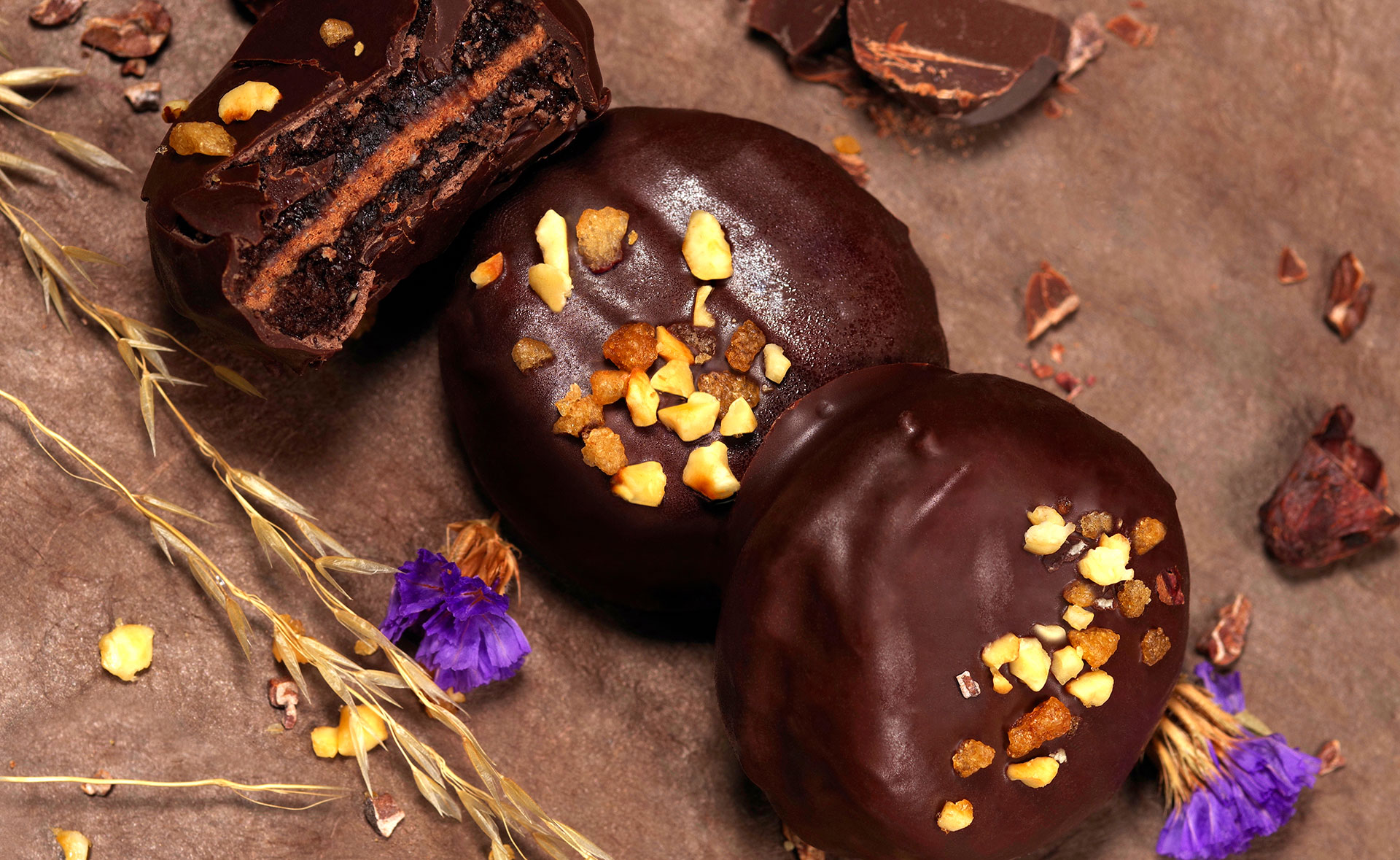 Macaron chocolat enrobe de chocolat noir